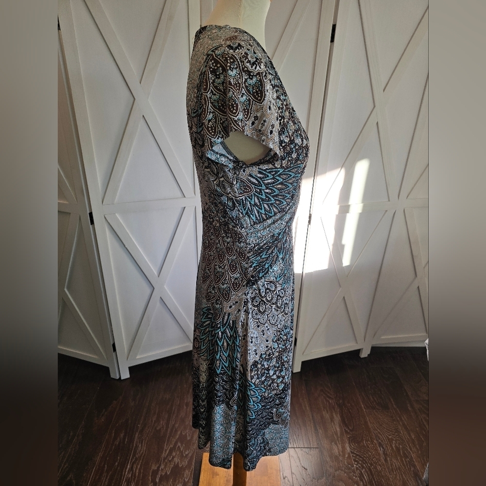 Connected - V-Neck Midi Dress with Twist-Front in a Blue, Brown Paisley Print - Picture 5 of 9